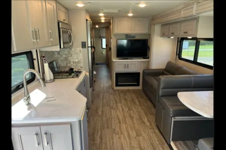 Thor Motor Coach Miramar Class A