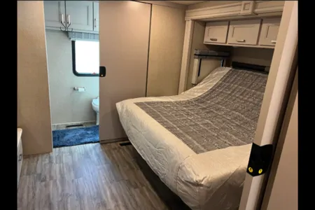 Thor Motor Coach Miramar Class A