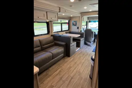 Thor Motor Coach Miramar Class A