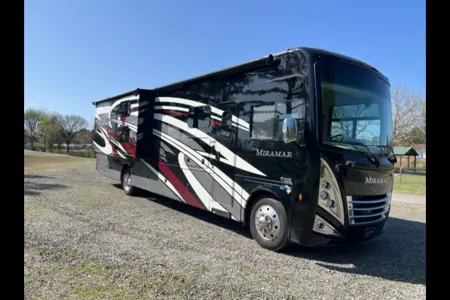 Thor Motor Coach Miramar Class A