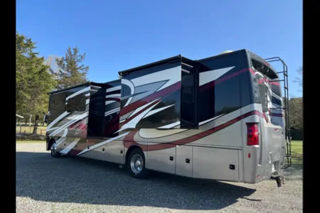 Thor Motor Coach Miramar Class A