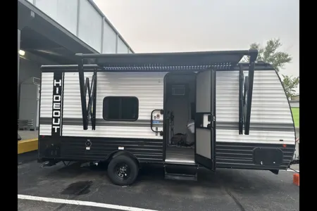 Nareman & Simon’s Keystone Hideout Travel Trailer