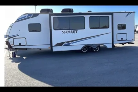 De La Torre Family Crossroads SS272BH Travel Trailer