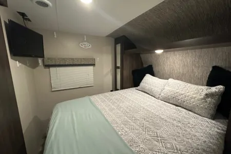 Abby’s 33ft 2020 Travel Trailer * Delivery Only*