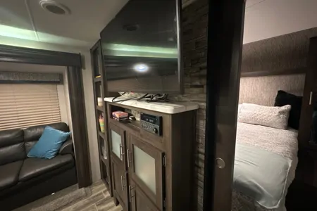 Abby’s 33ft 2020 Travel Trailer * Delivery Only*