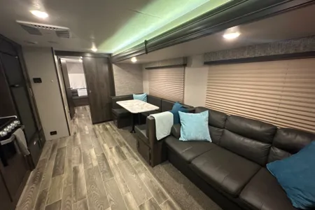 Abby’s 33ft 2020 Travel Trailer * Delivery Only*