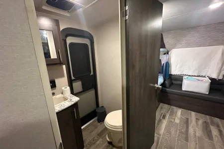 Abby’s 33ft 2020 Travel Trailer * Delivery Only*