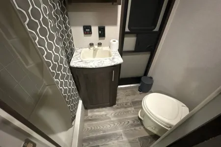 Abby’s 33ft 2020 Travel Trailer * Delivery Only*