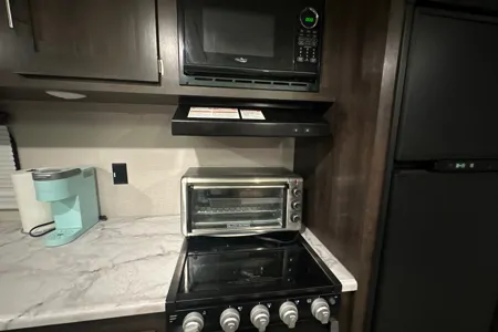 Abby’s 33ft 2020 Travel Trailer * Delivery Only*
