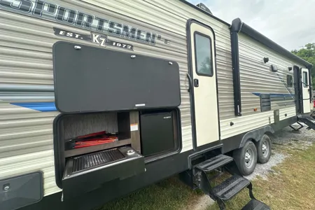 Abby’s 33ft 2020 Travel Trailer * Delivery Only*