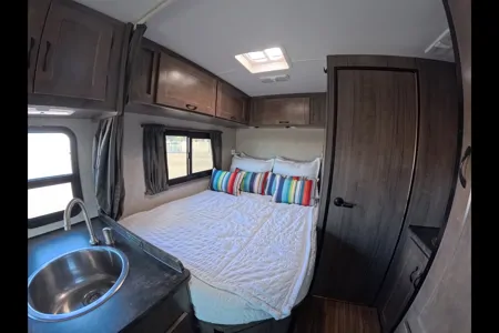 Cliff - Your California Getaway | Fully Stocked Kitchen & Camping