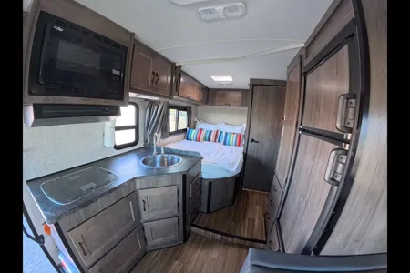 Cliff - Your California Getaway | Fully Stocked Kitchen & Camping