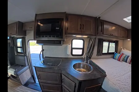 Cliff - Your California Getaway | Fully Stocked Kitchen & Camping