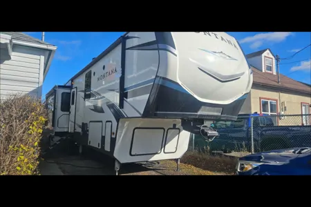 Sebastien's Keystone  Montana Fifth Wheel