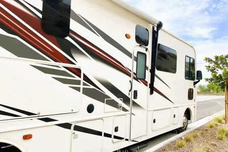 🍦 Creamy Flair 🍦 2021 Modern & Reliable Luxury RV – Family-Friendly, Sleeps 10