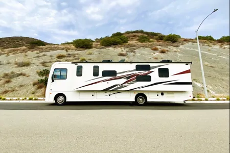 🍦 Creamy Flair 🍦 2021 Modern & Reliable Luxury RV – Family-Friendly, Sleeps 10