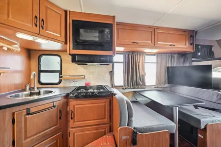 2012 Thor Majestic 28A: Upgraded, Efficient w/ Flex Miles