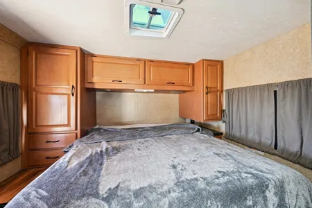 2012 Thor Majestic 28A: Upgraded, Efficient w/ Flex Miles