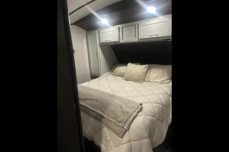 Cozy, comfortable, Friendly keystone Ultra lite Travel Trailer