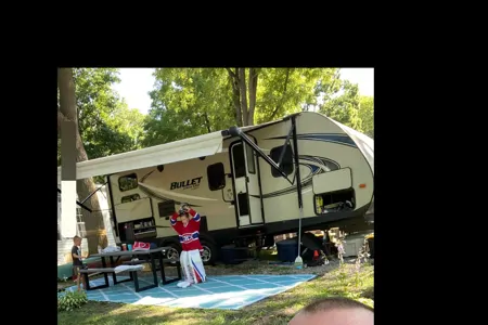 Mathew's Keystone 243 bhs Travel Trailer