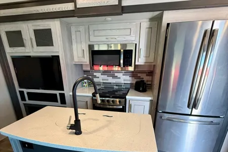 Montana High Country 335BH Fifth Wheel