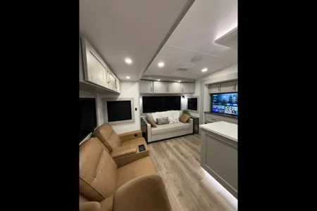 Brinkley 3610 Z Fifth Wheel