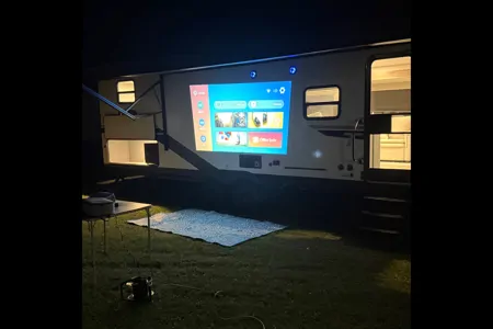 Happy Days 2025 - Sleeps 10 - Delivered and Setup! Forest River Tracer