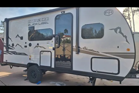 Blacky 2025 Cherokee Black Label with Solar