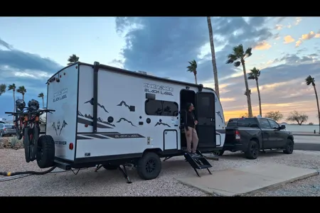 Blacky 2025 Cherokee Black Label with Solar