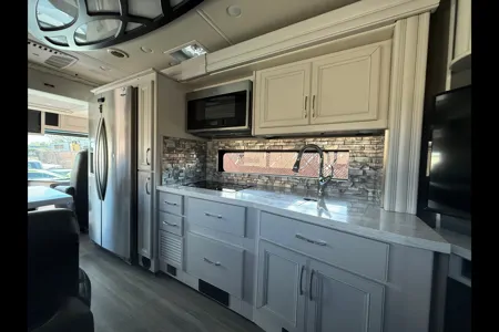 Leo's Legend 2022 Holiday Rambler Navigator 38N