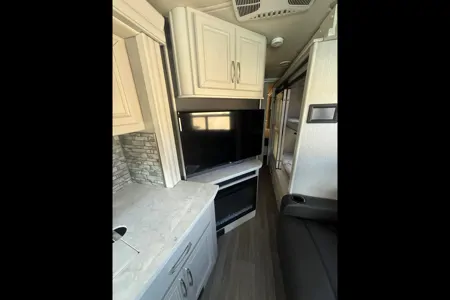 Leo's Legend 2022 Holiday Rambler Navigator 38N