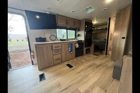 Steven's Coleman Cm25b25 Travel Trailer