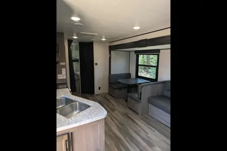 The Getaway with Curtis's Starcraft Autumridge Travel Trailer