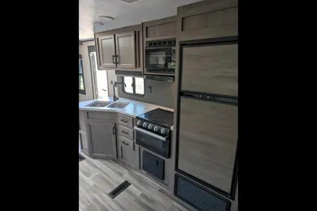 The Getaway with Curtis's Starcraft Autumridge Travel Trailer