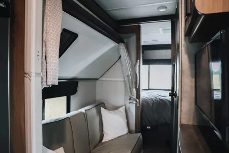 Mamma Dukes 2021 32ft Forester Motorhome