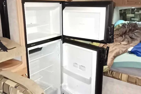 Adventurer 910db Truck Camper DELIVERY ONLY