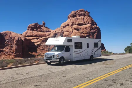 Thor Motor Coach Majestic 28A Class C