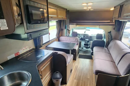 Thor Motor Coach Majestic 28A Class C