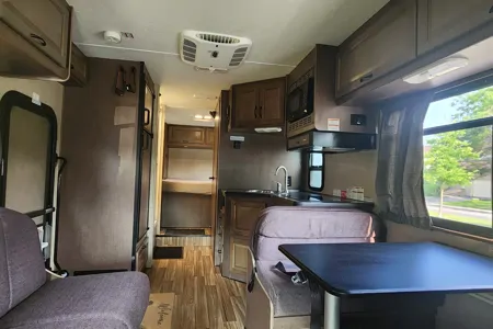 Thor Motor Coach Majestic 28A Class C