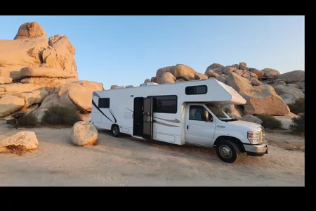 Thor Motor Coach Majestic 28A Class C