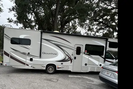 Mac’s Thor Motor Coach Quantum 31ws Class C