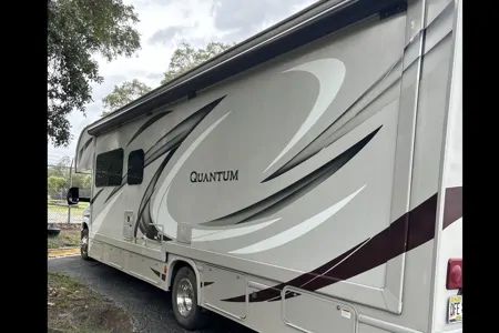 Mac’s Thor Motor Coach Quantum 31ws Class C