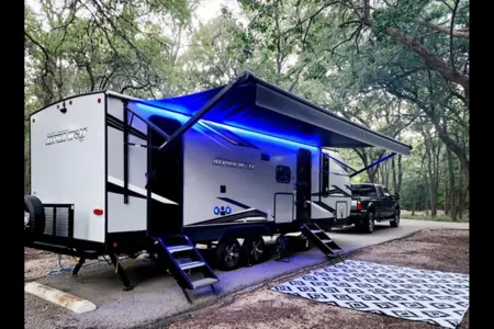 GLAMP with us! 2023 Alpha Wolf - sleeps 10, FULLY STOCKED!
