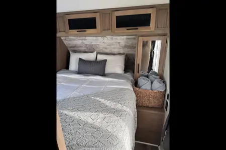 GLAMP with us! 2023 Alpha Wolf - sleeps 10, FULLY STOCKED!