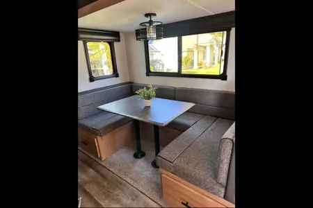 GLAMP with us! 2023 Alpha Wolf - sleeps 10, FULLY STOCKED!