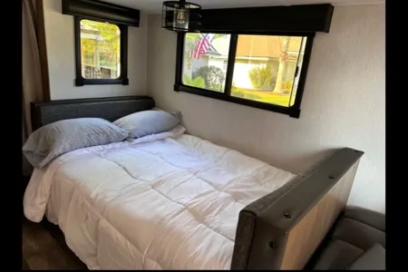GLAMP with us! 2023 Alpha Wolf - sleeps 10, FULLY STOCKED!