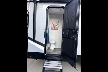 GLAMP with us! 2023 Alpha Wolf - sleeps 10, FULLY STOCKED!