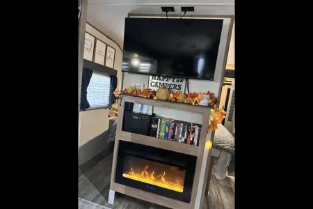 FREEDOM RV Rentals, LLC - 2023 Alpha Wolf - sleeps 8, FULLY STOCKED!