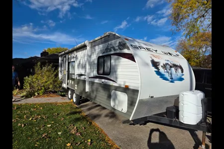 Grey Wolf Travelling Den