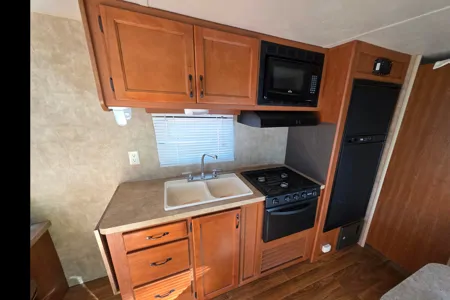 Grey Wolf Travelling Den